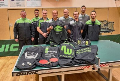 Der Turn- und Sportverein Erlau besteht seit 1972 - Tischtennisspieler der drei Herrenmannschaften freuen sich über die Unterstützung regionaler Firmen. Foto: Holger Müller
