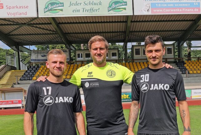 Im Bild von links: Alexander Morosow, Robert Fischer und Patrick Grandner arbeiten auch in der kommenden Saison zusammen. Foto: Thomas Voigt