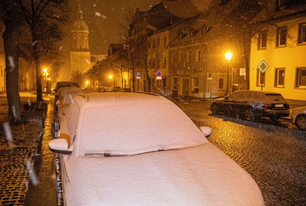 Der Winter gibt nicht auf: Schnee bis in tiefe Lagen Sachsens - Der Winter gibt nicht auf. Nachdem es im April 2020 schon fast sommerlich gewesen ist, herrscht dieses Jahr das komplette Gegenteil. Foto: Blaulicht&Stormchasing