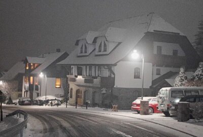 Der Winter zeigt noch einmal seine Zähne - Schneefall auf dem Fichtelberg. Foto: André März