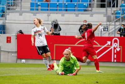 Deutsche Nationalelf siegt mit 5:1 gegen Serbien - Tor für Serbien durch Nina Matejic. Foto: Harry Härtel/Haertelpress