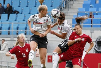 Deutsche Nationalelf siegt mit 5:1 gegen Serbien - Am Ball: Lena Obersdorf. Foto: Harry Härtel/Haertelpress