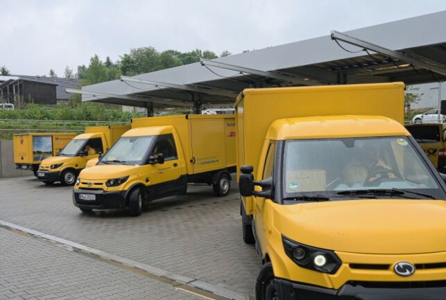 Der Zustellstützpunkt der Deutsche Post DHL Group in Eibenstock ist am Dienstag offiziell eingeweiht worden. Foto: Ralf Wendland