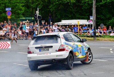 Deutsche Rallye Meisterschaft 2023 zwei Mal in Sachsen - Publikums-Highlight der Sachsen Rallye ist der Rundkurs um die Glück-Auf-Brücke in Zwickau. Foto: Thorsten Horn