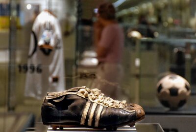 Deutsches Fußballmuseum: Ein Tempel der deutschen Fußballgeschichte - Fußballschuhe. Foto: Maik Bohn