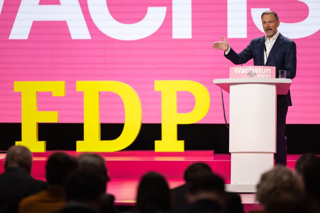 Deutschland als Absteiger? Lindner für "Wirtschaftswende" - Parteichef Christian Lindner spricht zu Beginn des 75. Ordentlichen Bundesparteitages der FDP in Berlin.