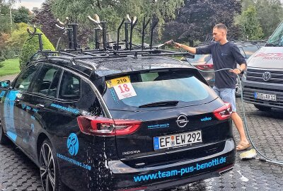 Deutschland-Tour: Team P&S Benotti ist mit dabei - Michel Aschenbrenner war unter anderem damit beschäftigt, den Rennservicewagen zu waschen. Foto: Knut Berger