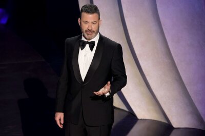 Deutschland-Witze und Tränen: So lief die Oscar-Nacht für Sandra Hüller - Jimmy Kimmels "Witz" über Deutschland in seinem Eröffnungsmonolog wurde von vielen als geschmacklos empfunden.