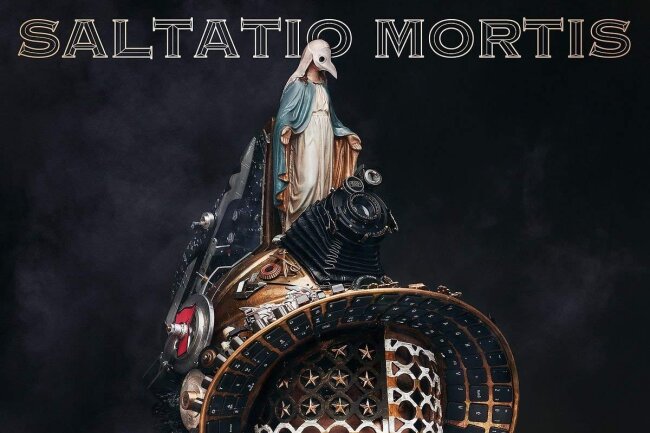 Zwischen Dudelsack und Punk, Vergangenheit und Moderne überzeugen Saltatio Mortis auf ihrem Album »Brot und Spiele«. 13 neue Stücke haben Alea und sein Gefolge dafür aufgenommen, in denen sie wie gewohnt historische Instrumente und E-Gitarren, Mittelalter-Folk und modernen Rock kombinieren.