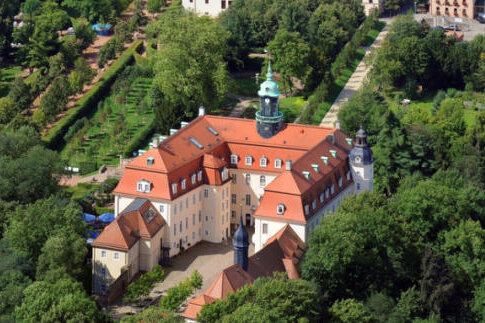 Die 10 schönsten Burgen und Schlösser der Region - Schloss Lichtenwalde vor den Toren der Stadt Chemnitz empfiehlt sich nicht nur als gute Adresse für Hochzeiten, sondern bietet auch ein gärtnerisches Kleinod.