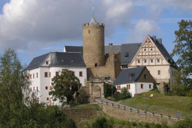 Die 10 schönsten Burgen und Schlösser der Region - Auf einem Bergsporn hoch über dem Zschopautal erhebt sich die Burg Scharfenstein. Sie wurde um 1250 im Zuge der Besiedlung des Erzgebirges erbaut, nachdem dort Silbererze entdeckt wurden.