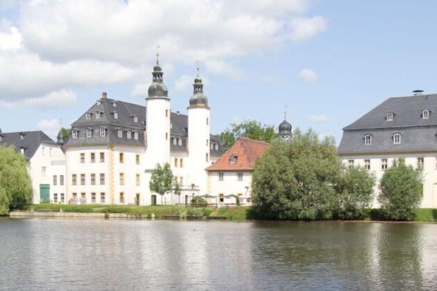 Die 10 schönsten Burgen und Schlösser der Region - Das Schloss in Blankenhain gehört zu einer in Europa einmaligen Anlage, dem Deutschen Landwirtschaftsmuseum. Der sich über elf Hektar erstreckende Komplex umfasst insgesamt 80 Gebäude und bauliche Anlagen, von denen das fünfgeschossige Schloss das markanteste ist.