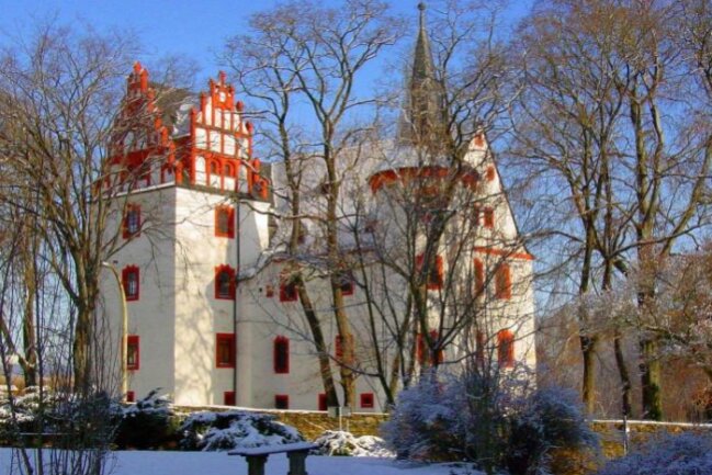 Die 10 schönsten Burgen und Schlösser der Region - Schloss Netzschkau, ein Bauwerk der sächsischen Spätgotik, ist das älteste und kunsthistorisch wertvollste Schloss im sächsischen Vogtland. Es besteht aus einem Langhaus mit einem runden Eckturm und einem vorgesetzten Viereckturm
