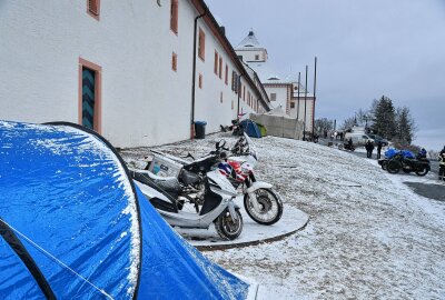 Die äußeren Bedingungen passten: Hunderte Biker bei Wintertreffen - Es war noch Platz fürs Camping. Foto: Thorsten Horn
