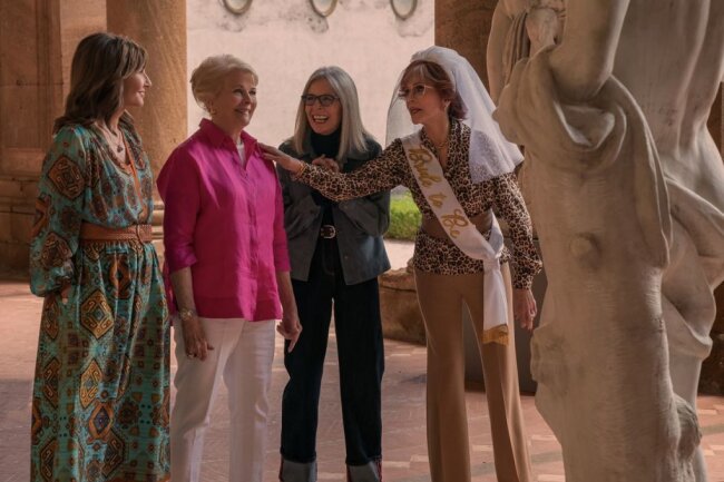 Die Albtraum-Odyssee des Joaquin Phoenix: Das sind die Kino-Highlights der Woche - Weil Vivian (Jane Fonda, rechts) heiratet, geht es für sie und ihre Freundinnen, (von links) Carol (Mary Steenburgen), Sharon (Candice Bergen) und Diane (Diane Keaton), zum Junggesellinnenabschied nach Italien.