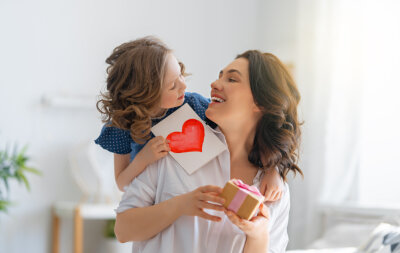Die besten und originellsten Geschenkideen zum Muttertag - BLICK.de präsentiert euch zahlreiche Geschenkideen zum Muttertag. Foto: Adobe Stock