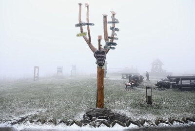 Die ersten Schneeflocken auf dem Fichtelberg - Auf dem Fichtelberg ist der erste Schnee gefallen. Foto: Thomas Fritzsch