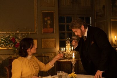 "Die Farbe Lila" als Musical: Das sind die Kino-Highlights der Woche - Godin Bouffant (Benoît Magimel) möchte Eugénie (Juliette Binoche) gerne heiraten. Sagt sie vielleicht "Ja", wenn er etwas Gutes für sie kocht?