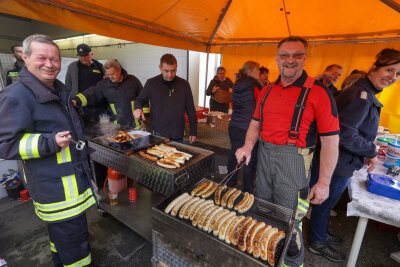 Die Feuerwehr Hohenstein-Ernstthal war im "Großeinsatz" - Am Dienstag gab es ein großes Fest für die Freiwillige Feuerwehr Hohenstein-Ernstthal. Foto: Andreas Kretschel