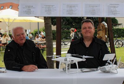 Die Saxonia-Freiberg-Stiftung feiert ihr 30-jähriges Gründungsjubiläum - Jörgen und André Schütze zur Geschichte der Vermessung. Foto Renate Fischer