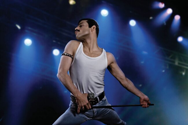 Rami Malek ist Freddie Mercury! Der aus der Serie "Mr. Robot" bekannte Schauspieler ist ab 31. Oktober 2018 in "Bohemian Rhapsody" als legendärer Kultsänger von Queen im Kino zu erleben.
