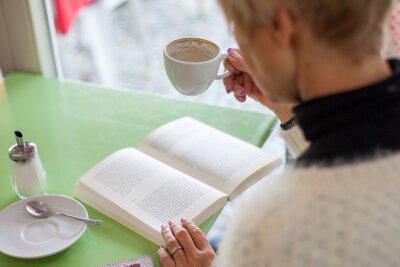 Diese 6 Trends zeigen: So hip kann Kaffee sein - Perfect match: guter Kaffee und ein inspirierendes Buch.