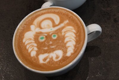Diese 6 Trends zeigen: So hip kann Kaffee sein - Profis verzieren ihre Kaffeespezialitäten auch noch.