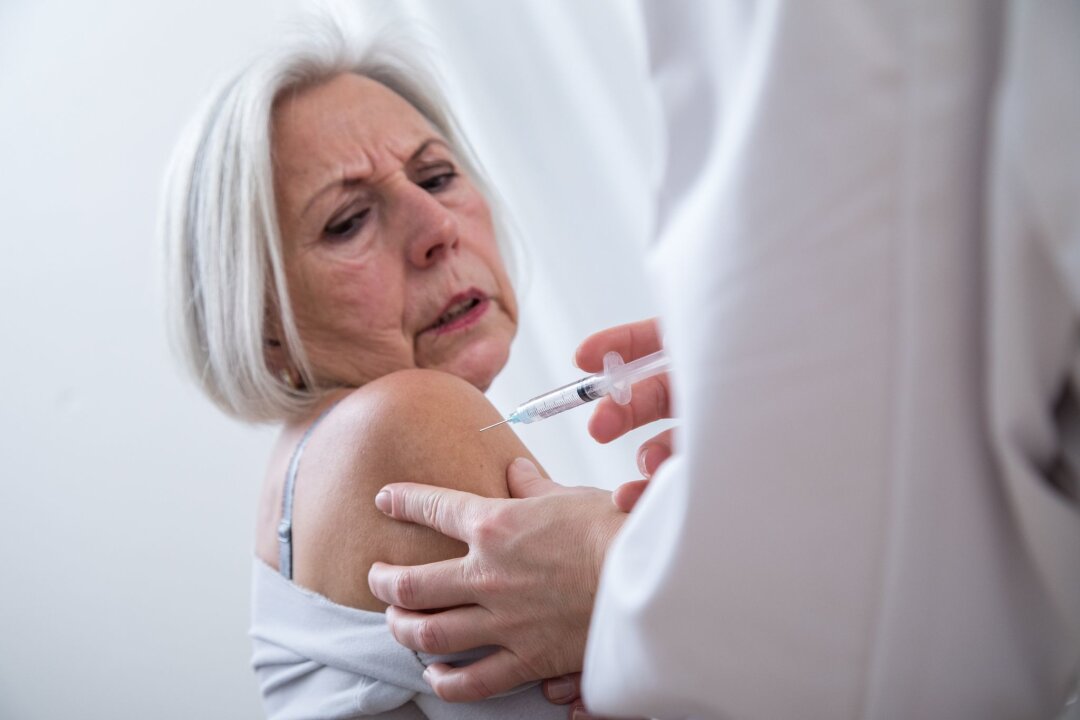 Diese 7 Impfungen sind für Ältere wichtig - Ein Piks für guten Schutz: Im Alter wird das Immunsystem schwächer.