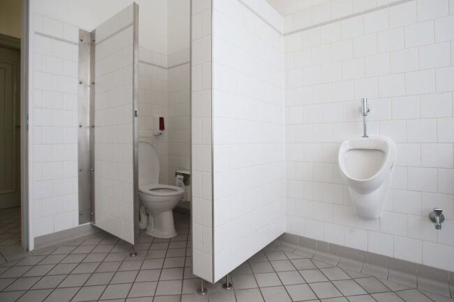 Diese Phobien gibt es wirklich - Zugegeben: Exkremente sind eklig. Wer aber solch eine Angst davor hat, dass er keine öffentlichen Toiletten besuchen kann und von dem Geruch in Panik verfällt, leidet wohl an einer Coprophobie, der Angst vor Exkrementen.