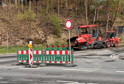 Diese Straße im Erzgebirge bleibt noch bis Freitag vollgesperrt - Die Vollsperrung der K9133 zwischen Rechenhausbrücke und Albernau besteht noch bis Freitag. Foto: Ralf Wendland