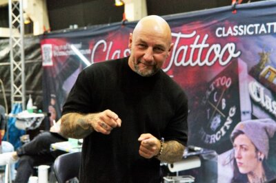 Diese Tattoo-Conventions finden 2024 in Sachsen statt - Daniel Krause ist ein bekanntes Gesicht der Szene und war mit seinem Studio bereits 2022 auf der Tattoo Convention in Chemnitz.