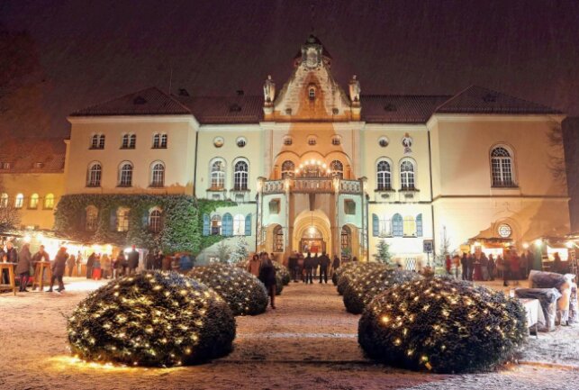 Diese Weihnachtsmärkte finden 2022 in Westsachsen statt -  Schloss Waldenburg hat in der Vergangenheit auch einen Weihnachtsmarkt angeboten. Foto: Andreas Kretschel/Archiv