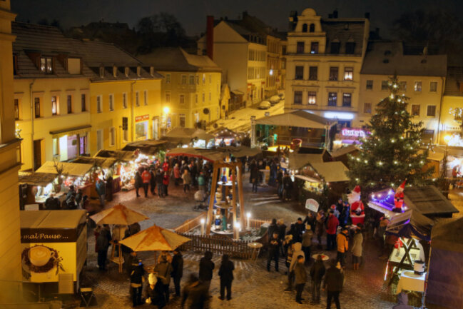 Diese Weihnachtsmärkte finden 2022 in Westsachsen statt - Wird Meerane wieder so einen schönen Weihnachtsmarkt 2022 bekommen? Foto: Andreas Kretschel/Archiv