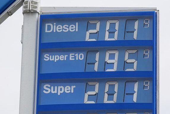 Dieselpreis klettert über die zwei Euro-Marke - Der Dieselpreis lag heute Morgen bei über zwei Euro. Foto: Mario Dudacy
