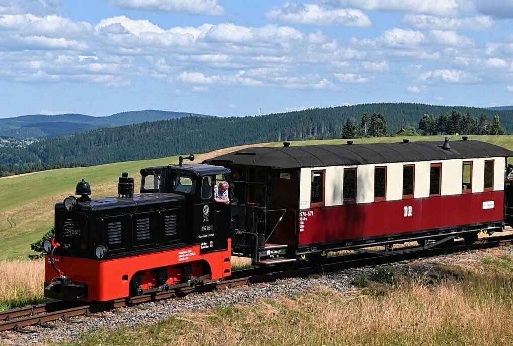 "Dieseltag" auf der Museumsbahn Schönheide - Auf der Museumsbahn Schönheide ist heute die Diesellok im Einsatz. Foto: Ramona Schwabe
