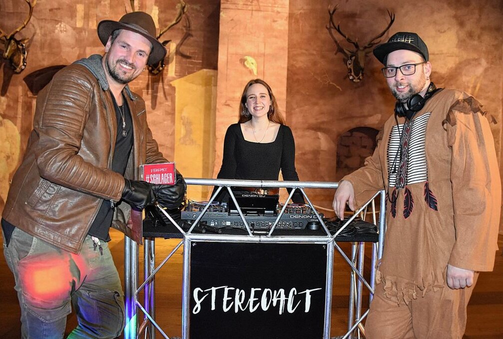 DJ-Duo "Stereoact" ist immer wieder für eine Überraschung gut - Seitdem das aktuelle Album "#Schlager" Mitte März draußen ist, sind "Stereoact" gefragter denn je.Foto: Maik Bohn