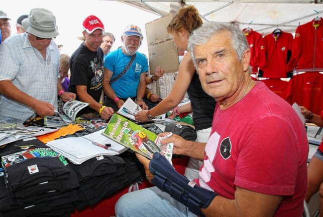 Doppel-Jubiläum in Zschorlau - Der Besuch des Rekordweltmeisters Giacomo Agostini 2013 war das Highlight des neuen Zschorlauer Dreiecks. Foto: Thorsten Horn