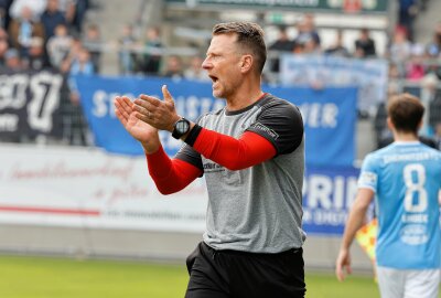 Doppelter Bozic beschert dem CFC gegen Zwickau frohe Ostern - FSV Zwickau- Trainer Rico Schmitt. Foto: Harry Härtel