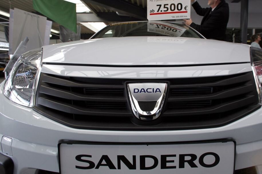 Dramatischer Einbruch bei preiswerten Kleinwagen - Im Jahr 2019 noch für unter 7000 Euro zu haben - derzeit aber mit 11 300 Euro Basispreis versehen: Der Dacia Sandero ist damit immer noch das günstigste Modell in Deutschland.