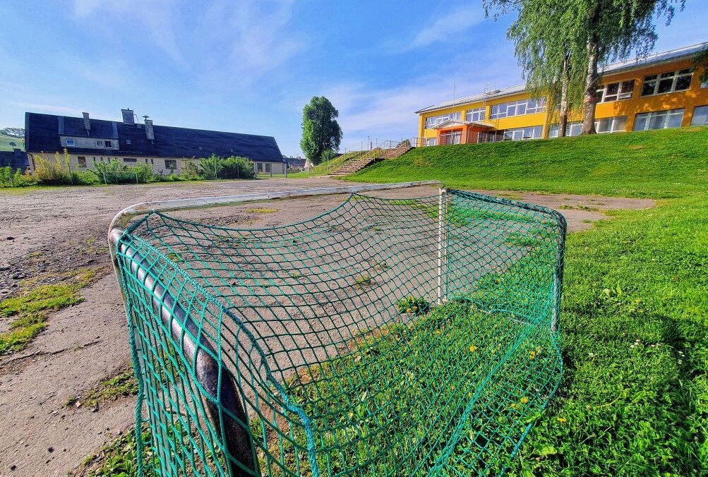 Drebach hält an lange geplantem Millionen-Projekt fest - Ein Blick auf das Gelände der Grundschule. Foto: Andreas Bauer
