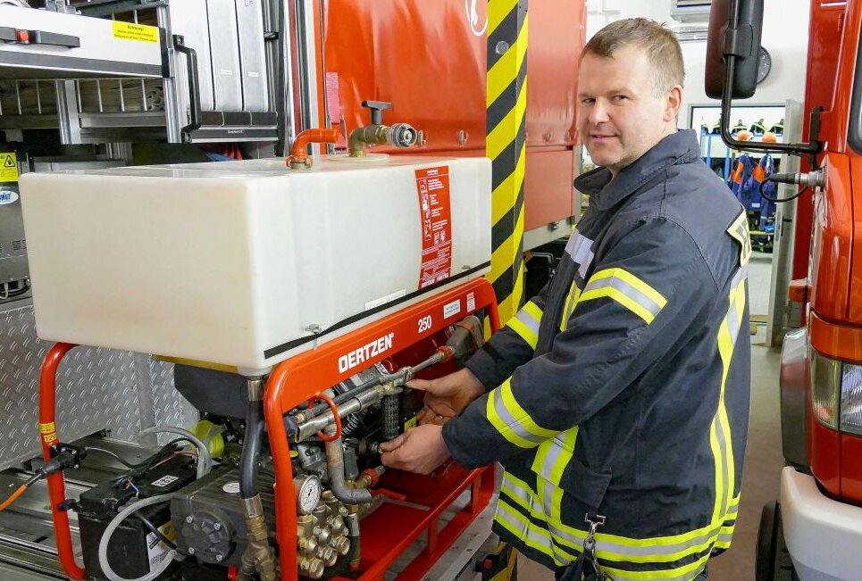 Drebach investiert 1,7 Millionen Euro in die Feuerwehr - Mit dem neuen Brandschutzbedarfsplans sieht Gemeindewehrleiter Jörg Aurich Drebach und seine Ortsteile für die Zukunft gut gerüstet. Foto: Andreas Bauer