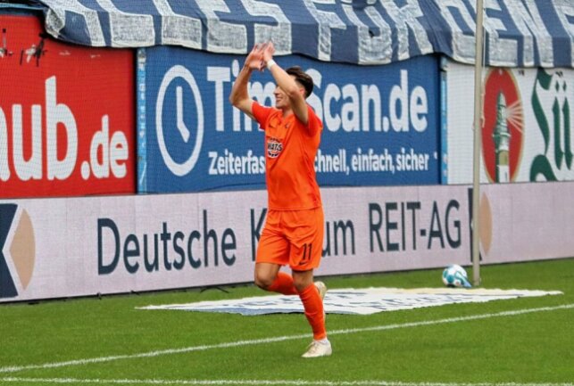 Nicolas Gerrit Kühn bejubelt seinen Treffer zum 1:0. Foto: Alexander Gerber