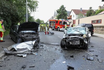 Drei Schwerverletzte bei Unfall in Niedersedlitz - Schwerer Unfall in Niedersedlitz. Foto: Roland Halkasch
