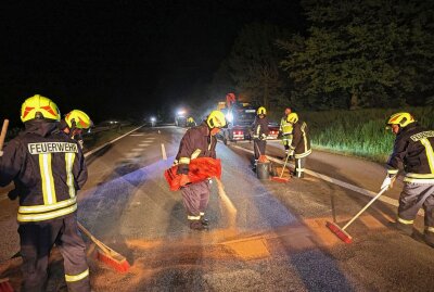Drei Schwerverletzte nach Crash auf B93 in Richtung Meerane - Am Mittwochabend kam es auf der B93 zwischen Mosel und Dennheritz in Fahrtrichtung Meerane zu einem Verkehrsunfall. Foto: Andreas Kretschel