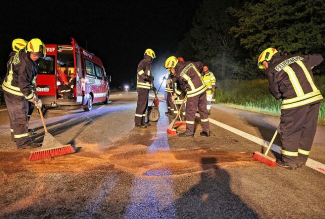 Am Mittwochabend kam es auf der B93 zwischen Mosel und Dennheritz in Fahrtrichtung Meerane zu einem Verkehrsunfall. Foto: Andreas Kretschel