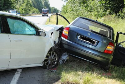 Drei Schwerverletzte nach Crash in Moritzburg - Unfall Moritzburg. Foto: Roland Halkasch