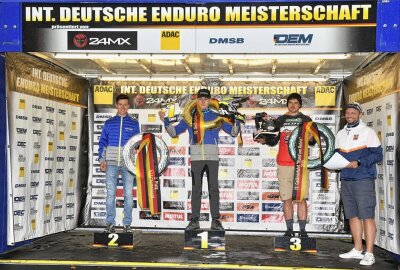 Drei Siege mit zwei Fahrern - Das Championatspodest mit Jeremy Sydow, Luca Fischeder und Tilmann Krause (v. l. n. r.). Foto: Robert Pairan