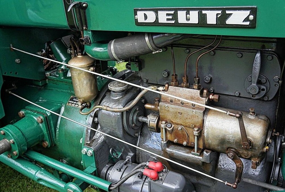Drei Traktoren gestohlen - Symbolbild. Motor eines Traktors der Marke Deutz. Foto: Stefanieschaefers0/Pixabay
