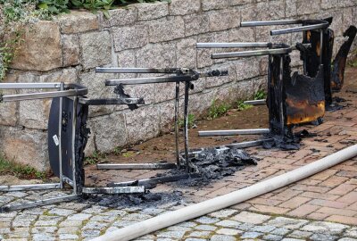 Drei Verletzte bei Kellerbrand in Schwarzenberg - Durch den Brand zerstörte Gegenstände. Foto. Niko Mutschmann