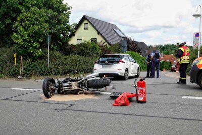 Drei Verletzte bei Unfall mit Motorrad: Kind ins Krankenhaus eingeliefert -  Unfall an der Kreuzung Wiesengrung/Lichtenwalderstraße. Foto: Jan Härtel